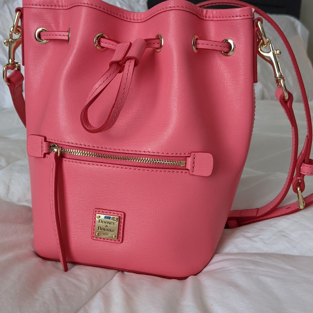 Small drawstring crossbody